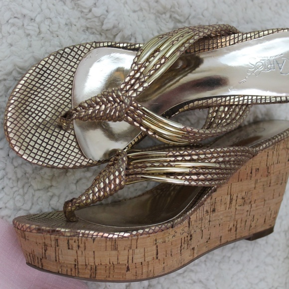 WEDGES - Picture 1 of 3
